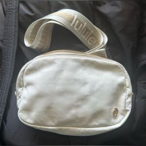 Lululemon Athletica Gray White Gold Glitter Crossbody Everywhere Belt Bag 1L
